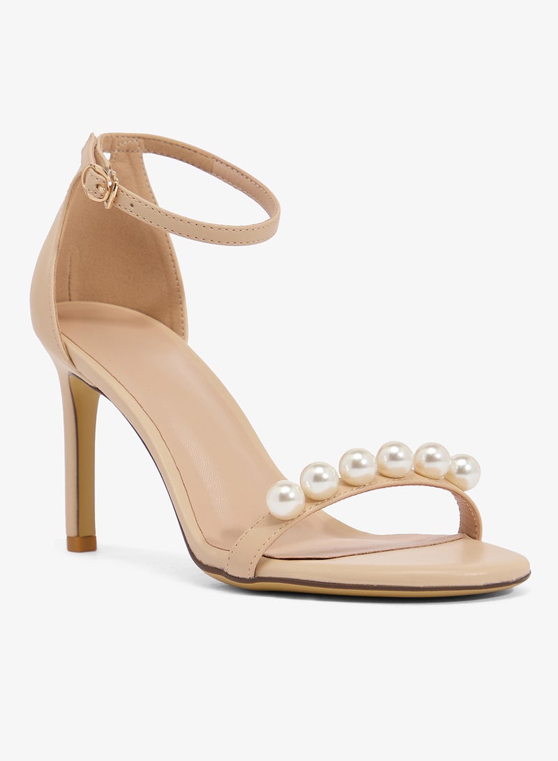 ايلا ليمتد اديشن كعب عالٍ مزين بتفاصيل لؤلؤ مع حزام - Image 2